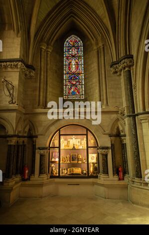 All'interno della Cattedrale Cattolica Romana di San Giovanni Battista a norwich Norfolk inghilterra uk Foto Stock