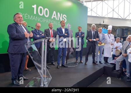 Presidente di GL Eventi Olivier Ginon, Prefetto di Rhone Pascal Mailhos, Guillaume Gomez, Presidente del Metropole di Lione Bruno Bernard, Sindaco di Lione Gregory Doucet, Presidente della regione Auvergne Rhone Alpes Laurent Wauquiez, Jerome Bocuse in occasione dell'inaugurazione di Sirha 2021 a Lione, Francia, il 23 settembre 2021. Foto di Julien Reynaud/APS-Medias/ABACAPRESS.COM Foto Stock