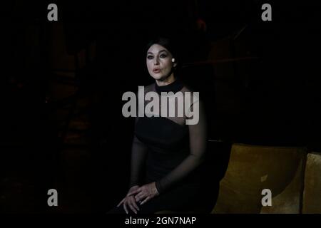 Monica Bellucci esegue il monologo 'aria Callas: Lettres & Memoires' di Tom Volf sul palco dell'antico teatro Erode Atticus Odeon. Foto Stock