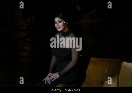 Monica Bellucci esegue il monologo 'aria Callas: Lettres & Memoires' di Tom Volf sul palco dell'antico teatro Erode Atticus Odeon. Foto Stock
