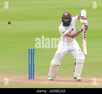 Londra, Regno Unito. 23 settembre 2021. Hashim Amla battendo come Surrey prendere Glamorgan nel campionato della contea al Kia Oval, giorno tre credito: David Rowe/Alamy Live News Foto Stock