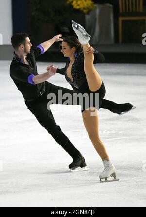 Oberstdorf, Germania. 23 settembre 2021. Figura Skating: Serie Challenger - Trofeo Nebelhorn, coppie, programma corto. Annika Hocke e Robert Kunkel (Germania) pattinarono il loro skate libero. Credit: Angelika Warmuth/dpa/Alamy Live News Foto Stock