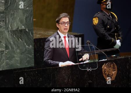 New York, Stati Uniti. 23 settembre 2021. Il Presidente della Macedonia del Nord, Stevo Pendarovski, parla alla 76a sessione dell'Assemblea Generale delle Nazioni Unite (UNGA) presso la sede delle Nazioni Unite il 23 settembre 2021 a New York City. Pool Photo by Spencer Platt/UPI Credit: UPI/Alamy Live News Foto Stock