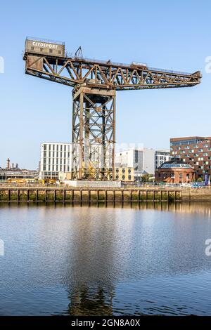 Il Finnieston Crane accanto al fiume Clyde a Glasgow, Scozia Regno Unito Foto Stock