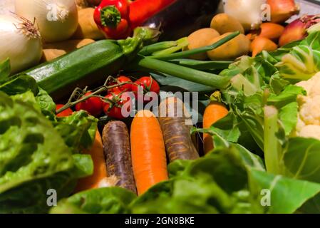 Collezione di verdure diverse ben presentate Foto Stock