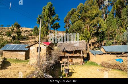 Antacocha, tipico villaggio peruviano nelle Ande Foto Stock