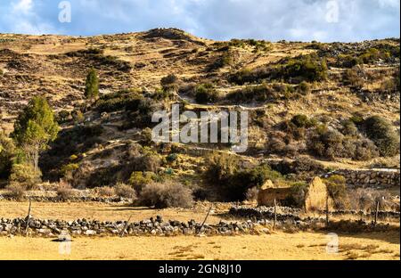 Antacocha, tipico villaggio peruviano nelle Ande Foto Stock