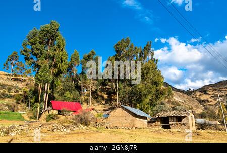 Antacocha, tipico villaggio peruviano nelle Ande Foto Stock