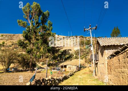 Antacocha, tipico villaggio peruviano nelle Ande Foto Stock