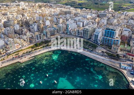 Malta, Regione Settentrionale, Baia di San Pauls, veduta aerea della città costiera Foto Stock