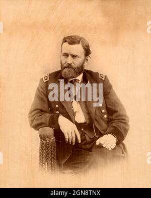 Ulysses S. Grant (1822-85), 18° Presidente degli Stati Uniti 1869-77, General of Union Army durante la guerra civile americana, Half-Length Portrait, Alexander Gardner, 1864 Foto Stock