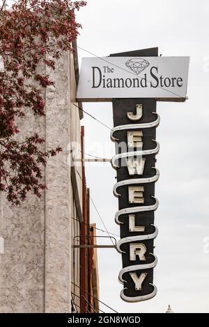 Il cartello Diamond Store lungo Main Street a Mitchell, South Dakota, USA [Nessun rilascio di proprietà; solo licenza editoriale] Foto Stock