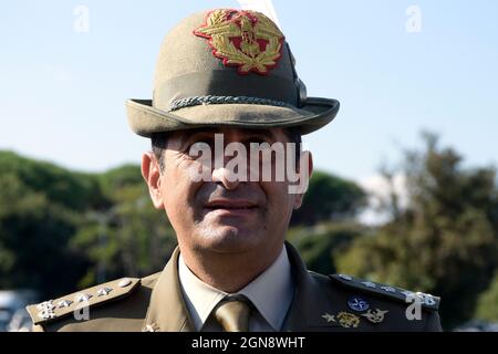 Roma, Italia. 23 settembre 2021. Il generale Francesco Paolo Figliuolo, commissario straordinario per l'emergenza Covid19, arriva alla conferenza annuale di Confindustria, al Palazzo dello Sport.Confindustria, è la federazione dei datori di lavoro e la camera nazionale di commercio italiana Credit: SOPA Images Limited/Alamy Live News Foto Stock