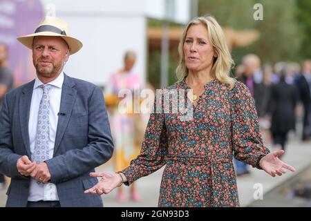 Relatori TV, Joe Swift e Sophie Raworth al primo Salone dei Fiori di Chelsea che si tiene nel parco del Royal Hospital Chelsea. Foto Stock