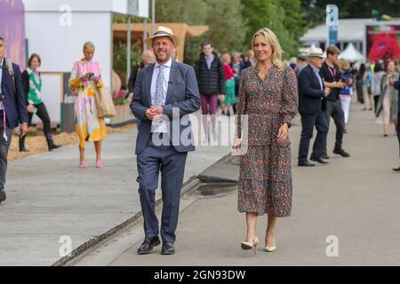 Relatori TV, Joe Swift e Sophie Raworth al primo Salone dei Fiori di Chelsea che si tiene nel parco del Royal Hospital Chelsea. Foto Stock