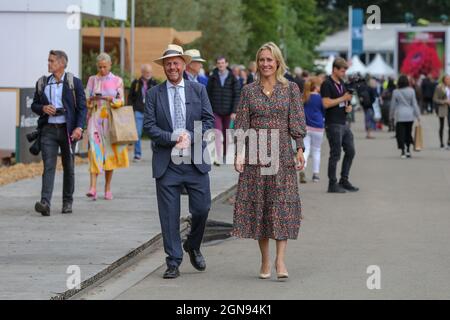 Londra, Regno Unito. 20 Settembre 2021. Relatori TV, Joe Swift e Sophie Raworth al primo Salone dei Fiori di Chelsea che si tiene nel parco del Royal Hospital Chelsea. (Foto di Steve Taylor/SOPA Images/Sipa USA) Credit: Sipa USA/Alamy Live News Foto Stock