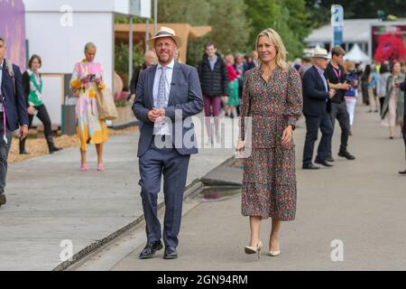 Londra, Regno Unito. 20 Settembre 2021. Relatori TV, Joe Swift e Sophie Raworth al primo Salone dei Fiori di Chelsea che si tiene nel parco del Royal Hospital Chelsea. (Foto di Steve Taylor/SOPA Images/Sipa USA) Credit: Sipa USA/Alamy Live News Foto Stock