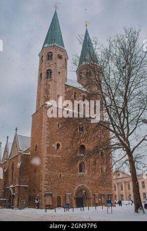 Braunschweig, Germania - 9 febbraio 2021: Martini chiesa nel centro della città di Braunschweig durante l'inverno Foto Stock