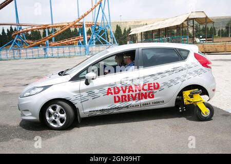 JOHANNESBURG, SUDAFRICA - 12 agosto 2021: Un avanzato addestramento dei conducenti come guidare in un'area aperta Foto Stock