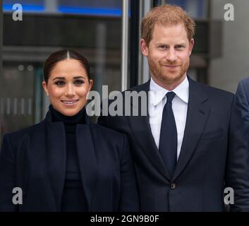 New York, Stati Uniti. 23 settembre 2021. New York, NY - 23 settembre 2021: The Duke and Duchess of Sussex, Prince Harry and Meghan Visit One World Observatory on 102nd floor of Freedom Tower ofWorld Trade Center (Photo by Lev Radin/Pacific Press) Credit: Pacific Press Media Production Corp./Alamy Live News Foto Stock