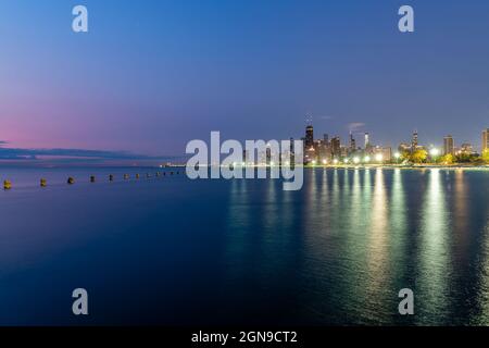 Lo skyline di Chicago da Fullerton e North Beach Foto Stock