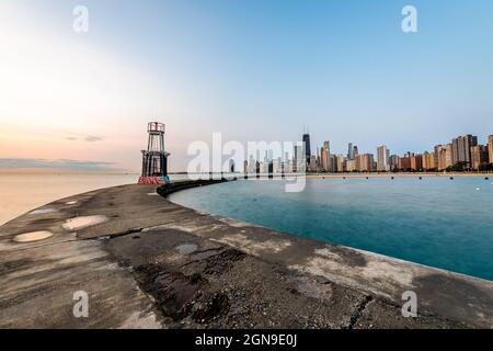 Lo skyline di Chicago da Fullerton e North Beach Foto Stock