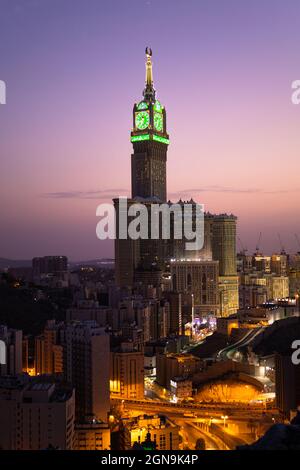 Zam Zam o Torre dell'Orologio - Abraj al Bait - Masjid al Haram - 17 Sep 2021 , Mecca , Arabia Saudita Foto Stock