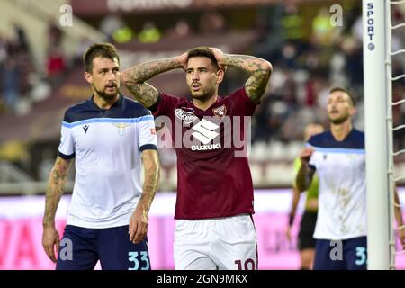 SASA Lukic (Torino FC), Francesco Acerbi (SS Lazio), durante la Serie A match tra Torino FC e SS Lazio allo Stadio Olimpico di Torino su Septembo Foto Stock