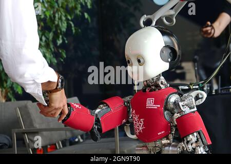 ICub, il piccolo umanoide creato dall'Istituto Italiano di tecnologia. Genova, Italia - Settembre 2021 Foto Stock