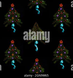 Modello di alberi di Natale su sfondo nero, fotografia. Elementi ripetitivi di abeti da rami di pino biologico concetto Zero West il Foto Stock
