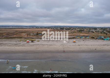 Parco delle dune di Silver Strand Imperial Beach con torri di bagnino Foto Stock