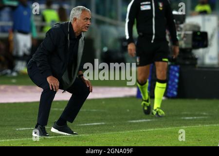 Roma, Italia. 23 settembre 2021. Roma, Italia Settembre 23 2021. Jose Mourinho reagisce durante la Serie A TIM match tra ROMA e Udinese Calcio allo Stadio Olimpico di Roma (Foto di Giuseppe fama/Pacific Press) Credit: Pacific Press Media Production Corp./Alamy Live News Foto Stock