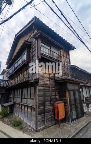 Case rurali di Kanazawa, architettura tradizionale, fascino della campagna, fattorie giapponesi, paesaggi rurali Foto Stock