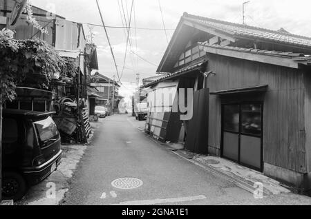 Case rurali di Kanazawa, architettura tradizionale, fascino della campagna, fattorie giapponesi, paesaggi rurali Foto Stock