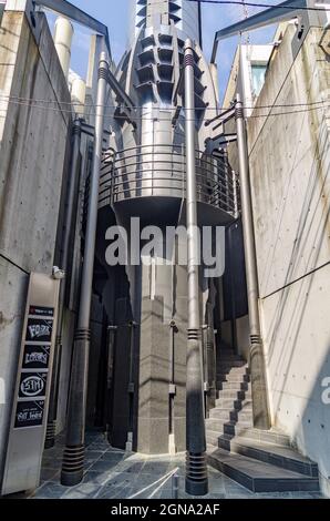 Scene di strada a Kyoto, architettura tradizionale, quartieri storici, vita cittadina giapponese, cultura urbana, sentieri pedonali, mercati di strada Foto Stock