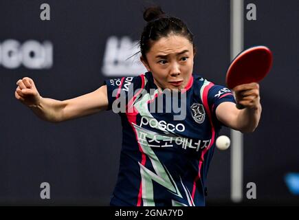 Doha, Qatar. 23 settembre 2021. Jeon Jihee della Corea del Sud compete durante il Singles Round 16 delle donne contro Shibata Saki del Giappone al WTT Star Contender Doha 2021 a Doha, Qatar, il 23 settembre 2021. Credit: Nikku/Xinhua/Alamy Live News Foto Stock