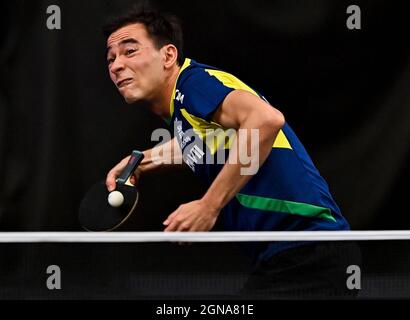 Doha, Qatar. 23 settembre 2021. Hugo Calderano del Brasile compete durante il singolo maschile del 16 contro Lim Jonghoon della Corea del Sud al WTT Star Contender Doha 2021 a Doha, Qatar, il 23 settembre 2021. Credit: Nikku/Xinhua/Alamy Live News Foto Stock