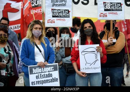 Manifestación reclamando la aparición con vida del desaparecido Jorge Julio López en Buenos Aires, Argentina Foto Stock