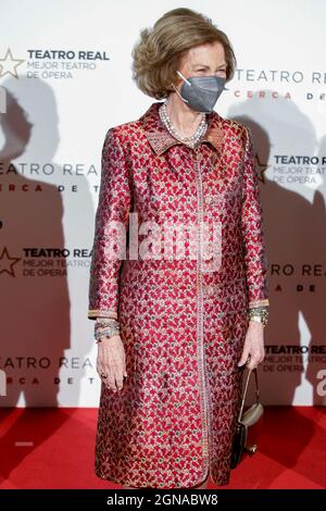 Madrid, Spagna. 23 settembre 2021. La Regina Sofia partecipa all'apertura della stagione teatrale reale 2021/22 al Teatro reale di Madrid, in Spagna, il 23 settembre 2021. Photo by Archie Andrews/ABACAPRESS.COM Credit: Abaca Press/Alamy Live News Foto Stock