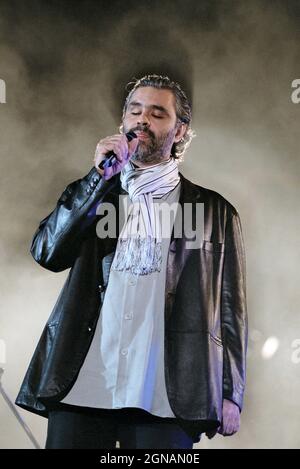 Napoli Italia 2002-05-28 : Andrea Bocelli in concerto durante la manifestazione musicale 'Festivalbar 2002' Foto Stock