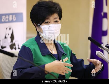 Tokyo, Giappone. 24 settembre 2021. Il governatore di Tokyo Yuriko Koike parla alla stampa presso l'ufficio del governo metropolitano di Tokyo venerdì 24 settembre 2021. Credit: Yoshio Tsunoda/AFLO/Alamy Live News Foto Stock