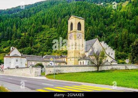 L'Abbazia di San Giovanni è un antico monastero benedettino nel comune svizzero di Val Müstair, nel Cantone di Graubünden. Foto Stock