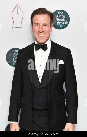 Foto di archivio datata 14/05/18 di Anton Du Beke in arrivo per i British Book Awards al Grosvenor House Hotel di Londra. Il nuovo giudice Dancing Strictly come Anton Du Beke ha detto che lo spettacolo è stato girato "come se siamo ancora nella morsa della pandemia”, tra i rapporti tre dei ballerini professionali non sono stati vaccinati. Lo spettacolo è stato coinvolto in polemiche negli ultimi giorni e giovedì la BBC è stata costretta a negare che ballerini o celebrità concorrenti hanno minacciato di chiudere lo spettacolo oltre la fila. Foto Stock