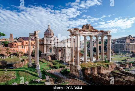 Vista del Foro Romano e della Chiesa dei Santi Luca e Martina, vista dal Campidoglio. Roma, italia. Foto Stock