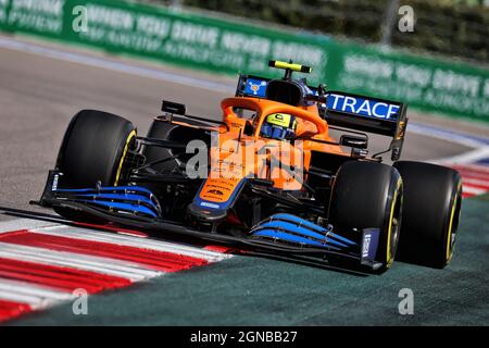 Sochi, Russia. 24 settembre 2021. Lando Norris (GBR) McLaren MCL35M. 24.09.2021. Formula 1 World Championship, Rd 15, Gran Premio di Russia, Sochi Autodrom, Sochi, Russia, giorno della pratica. Il credito fotografico dovrebbe leggere: XPB/Alamy Live News. Foto Stock