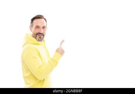 La vostra pubblicità qui. consigliere uomo in giallo Hoody. Adulto ragazzo pubblicità. Maschile casual moda sportiva. Foto Stock