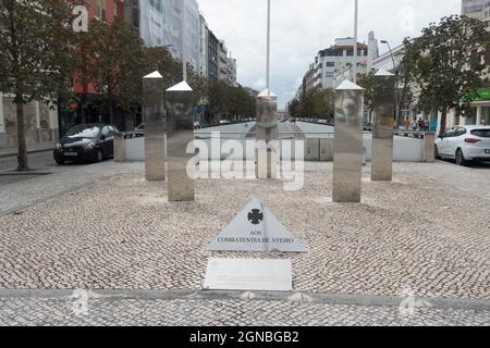 Monumento che celebra i soldati caduti di Aveiro nella guerra coloniale portoghese, Portogallo. Foto Stock