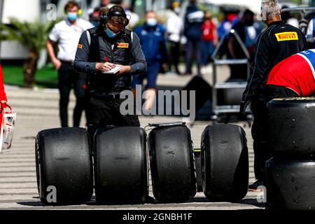 Sochi, Russia. 24 settembre 2021. Pirelli Tyres, Gran Premio di F1 della Russia a Sochi Autodrom il 24 settembre 2021 a Sochi, Russia. (Foto di HOCH ZWEI) Credit: dpa/Alamy Live News Foto Stock