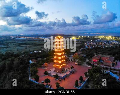 Tuong Long pagoda nella città di Hai Phong nel nord del Vietnam Foto Stock