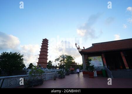 Tuong Long pagoda nella città di Hai Phong nel nord del Vietnam Foto Stock